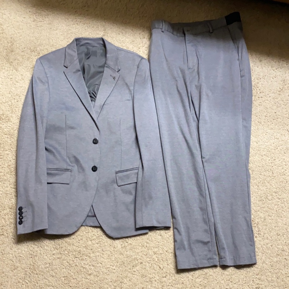 Slim fit athletic gray suit